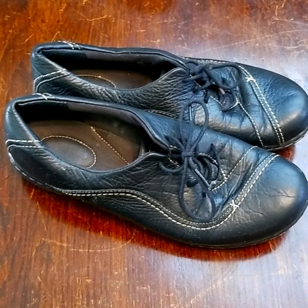 Comfortable size 9 Clark work shoes